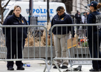 Vdes burri që ia vuri vetes flakën jashtë gjykatës ku mbahej seanca ndaj Trumpit