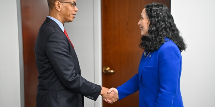 Wood: Kosova dhe Serbia të ndërmarrin hapa konkret në dialog