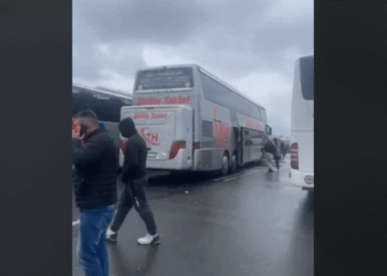 Shoferi i “Zhitia Turist”: Gjendja e udhëtarëve është e mire, kemi problem vetëm me ushqim