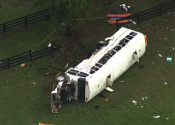 Aksident në Florida, tetë të vdekur e dhjetëra të plagosur nga përplasja e autobusit