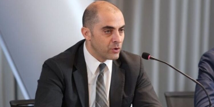 Sulmohet fizikisht avokati i Sali Berishës