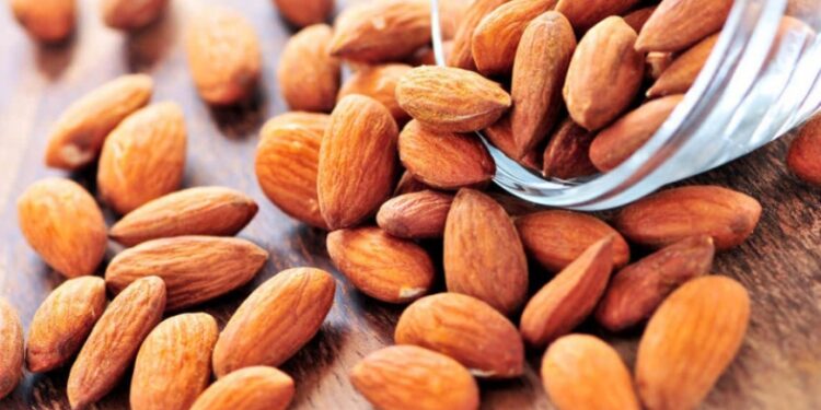 4 bajame në ditë, 6 përfitime direkte në organizëm