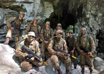 Maqedonci publikon fotografi të ekipit të FSK-së që po trajnohen me ushtrinë britanike