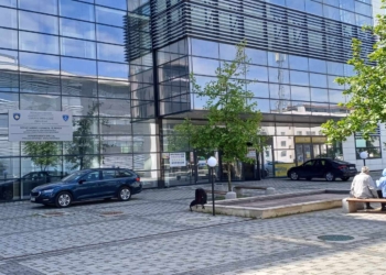 Fillon seanca ndaj të dyshuarit për pjesëmarrje në protestat e dhunshme në veri