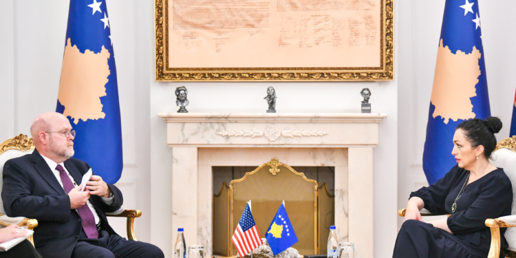 Osmani diskuton me ambasadorët për zhbllokimin e procesit të anëtarësimit të Kosovës në KiE