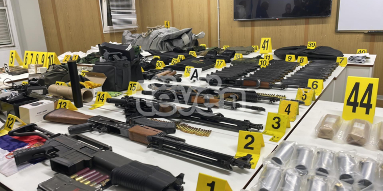 Policia kap sasi të madhe armatimi në veri, AKI informoi Policinë