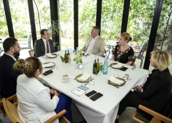 Kurti takohet me nënkryetaret e komunave veriore të Kosovës