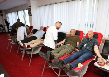 Në Ministrinë e Mbrojtjes dhe FSK ka filluar sesioni i parë i dhurimit vullnetar të gjakut