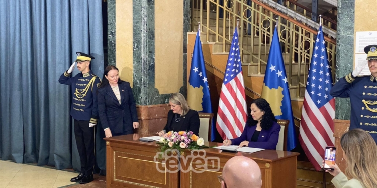 Nënshkruhet marrëveshja mes Kosovës dhe ShBA-së kundër manipulimit të informacionit nga shtetet e huaja