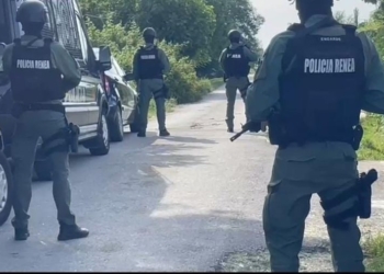 Pas rrethimit, vetëdorëzohet vrasësi i policit në Fier