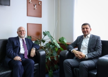 Krasniqi takohet me Hovenierin, flasin për zhvillimet e fundit në vend