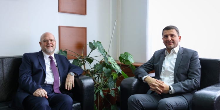 Krasniqi takohet me Hovenierin, flasin për zhvillimet e fundit në vend