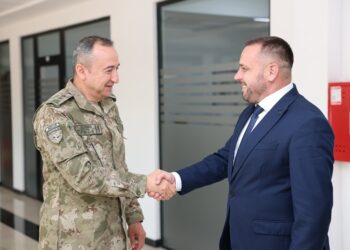 Maqedonci takon komandatin e KFOR-it, shpreh mirënjohje për trupat e KFOR-it
