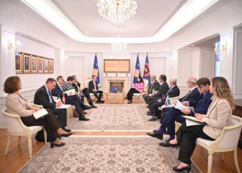 Osmani takon disa ambasadorë evropianë, iu flet për nevojën e heqjes së masave ndaj Kosovës