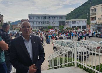 Zeqiri i uron suksese semimaturantëve të Zubin Potokut