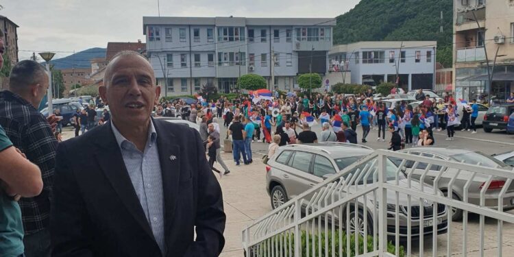 Zeqiri i uron suksese semimaturantëve të Zubin Potokut