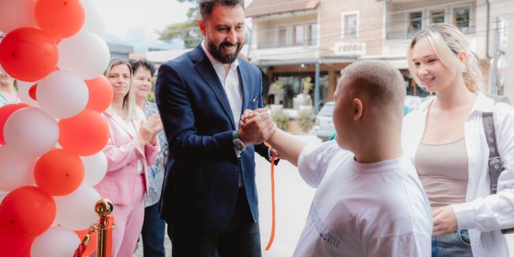 Krasniqi: Mbështetja institucionale për personat me aftësi të kufizuara është thelbësore