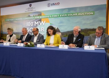 Nënshkruhet kontrata për ankandin e parë solar të Kosovës