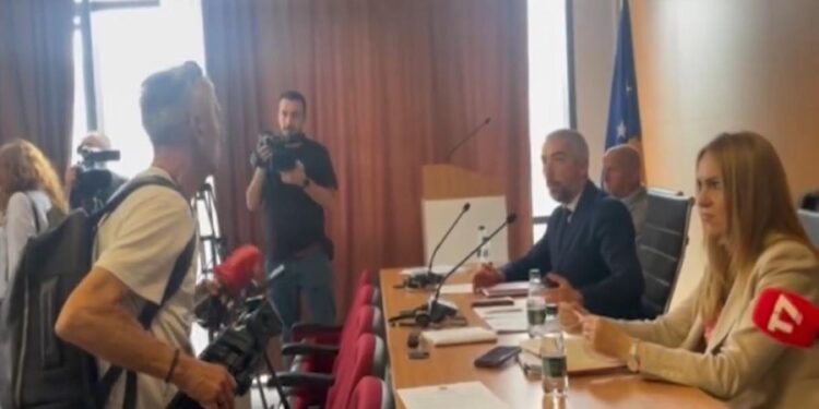 AGK dënon vendimin e Komunës së Mitrovicës, pasi mediat nuk u lejuan të përcjellin punimet e seancës së Kuvendit