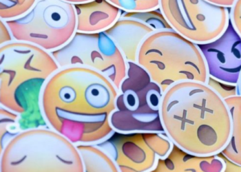 Google shton emoji audio në telefonata