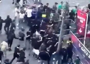 Përleshje mes tifozëve të Fenerbahçes e Panathinaikosit