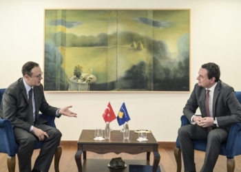 Ambasadori i Turqisë i shpreh mbështetje të plotë Kurtit për votimin e ardhshëm në Komitetin e Ministrave