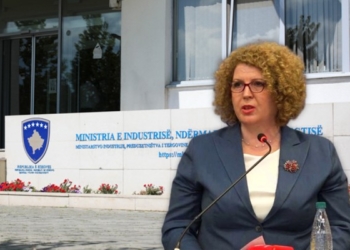 ​Ministrja Hajdari shkarkon Latifajn, ja kë e emëron në vend të tij