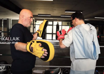 Antoni dhe haxhia në ring, Merita inspirohet të gatuaj