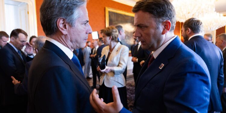 Osmani takon Blinkenin, flasin për aktualitetin në Maqedoninë e Veriut