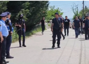 Vritet një polic në Fier