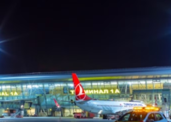 Mbyllen përkohësisht dy aeroporte në një rajon rus, pas një sulmi me dronë