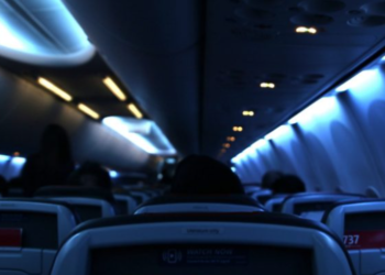 A e dini pse dritat në aeroplan zbehen? Nuk është ajo që keni menduar