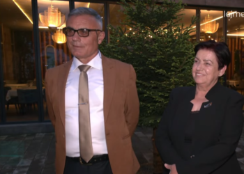 Burrë e grua shërbyen mbi 20 vite në polici, dolën në pension për një ditë