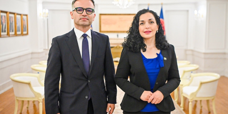 Mentor Latifi emërohet ambasador i Kosovës në Zvicër