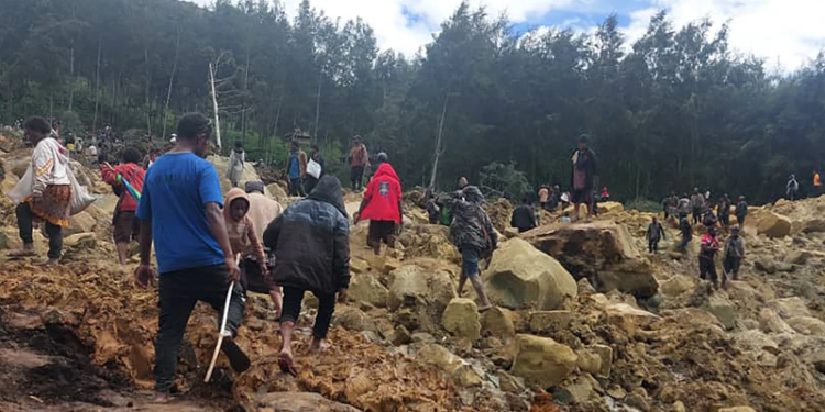 Mbi 670 të vdekur nga rrëshqitja e dheut në Guinenë e Re