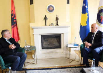 Haradinaj: Kontratat e reja për mësimdhënësit, goditja e radhës për ta nga Qeveria