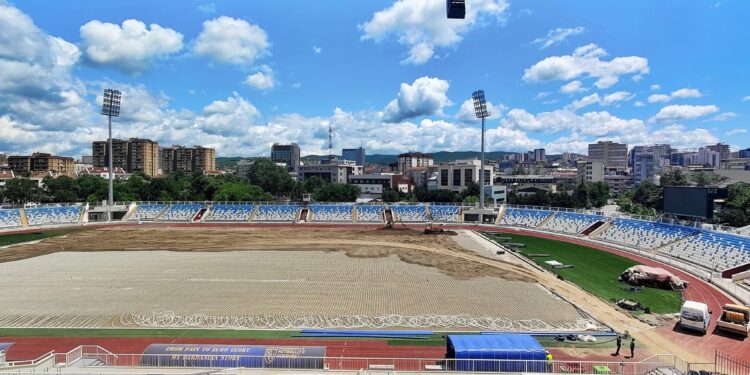 Stadiumi “Fadil Vokrri”, gati për korrik, së shpejti vendoset bari hibrid