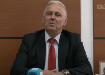 Në burg bashkë me Ukshin Hotin, deputeti tregon pse hezitoi ta nderojë me një minutë heshtje