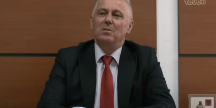 Në burg bashkë me Ukshin Hotin, deputeti tregon pse hezitoi ta nderojë me një minutë heshtje