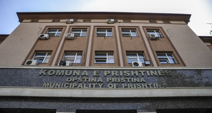 Kërcënoi kryetarin dhe kryesuesin e Kuvendit në Prishtinë, arrestohet i dyshuari