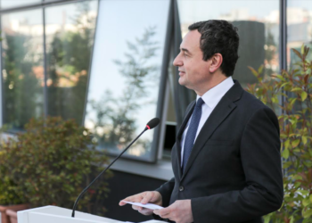 Kurti: Rekrutimi i pavarur e i bazuar në meritë, thelbësor për të ardhmen e Kosovës