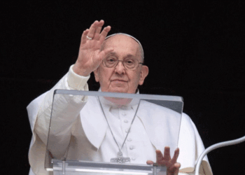 Papa kërkon falje, pasi u raportua se përdori term fyes homofobik