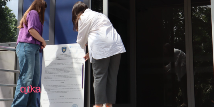 QIKA me aksion simbolik kërkon heqjen e taksës për pecetat menstruale