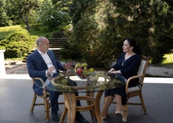 Osmani takohet me homologun bullgar, flasin për marrëdhëniet bilaterale mes shteteve