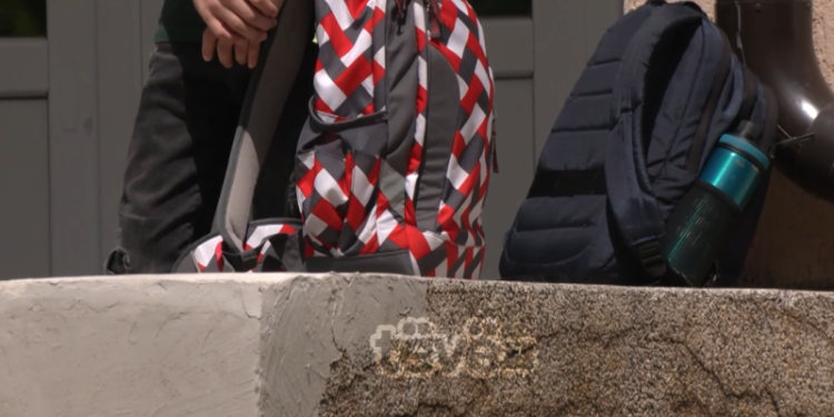 17 nxënës u lënduan nga ndikimi i lojës së TikTok-ut, shkolla “Mihal Grameno” pezullon aktivitetet për 1 qershor