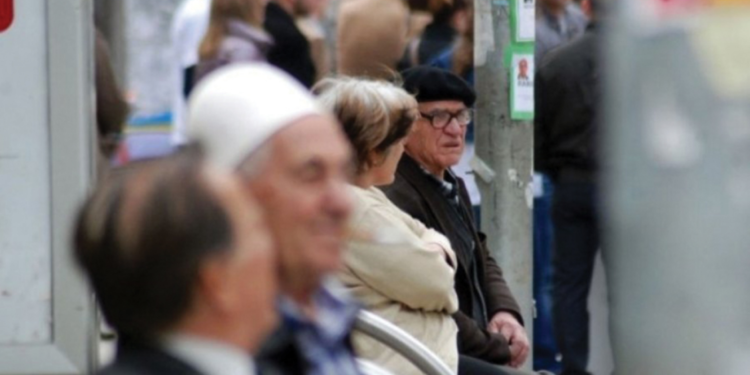 Ministria e Financave sërish me thirrje për përfituesit e skemave pensionale