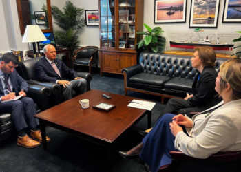 Ministrja Gërvalla takon kongresistin William Keating, bisedojnë për bashkëpunimin ekonomik
