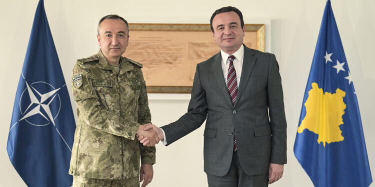 Komandanti i KFOR-it i kërkon Kurtit të shmangë veprimet që përkeqësojnë tensionet