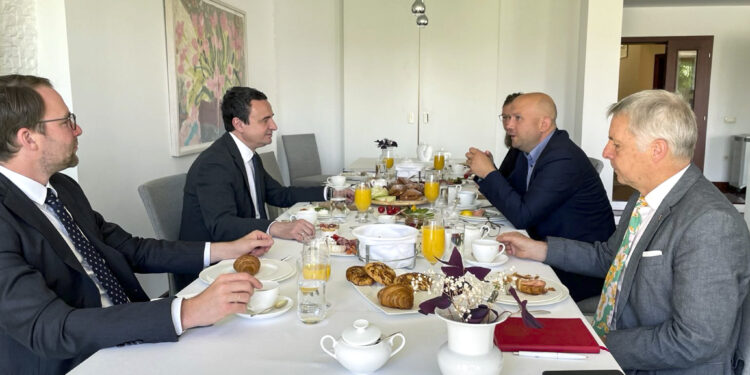 Kurti: Para Samitit të Berlinit të fillojë zbatimi për lëvizje të lirë Kosovë-Bosnje e Hercegovinë