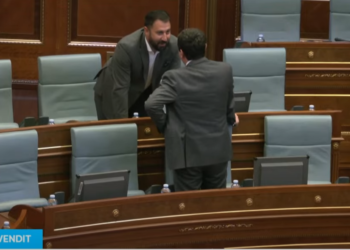 Krejt çfarë ndodhi në seancën plenare të thirrur nga AAK-ja në Kuvendin e Kosovës